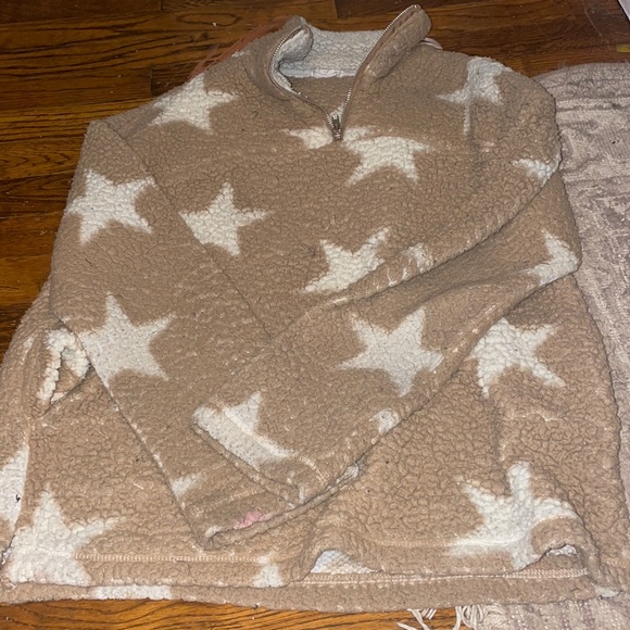 Fuzzy star half zip - Picture 1 of 1